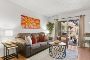 The Lone Traveller with Heated Community Pool & Spa